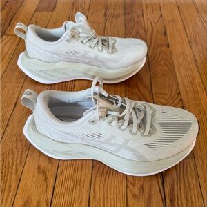 ASICS Women’s Superblast 2, Size 7